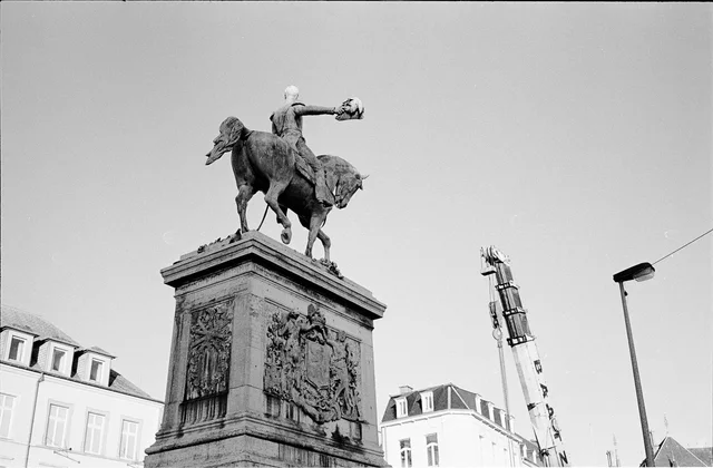 Photograph 59 from the Simulacra collection